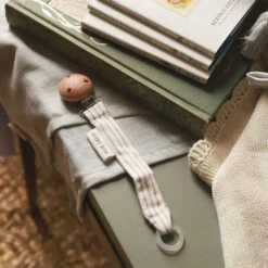 Avery Row Attache-suce Stripe -Fillettes & Fiston Soldes avery row attache suce stripe 2