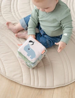 Done By Deer Cube Sensoriel Dépliable -Fillettes & Fiston Soldes done by deer cube sensoriel depliable 4