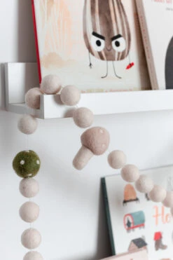 Lil North Co. Guirlande Décorative Whimsical Mushrooms -Fillettes & Fiston Soldes lil north co guirlande decorative whimsical mushro 2