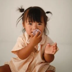 Mushie Suce Frigg Daisy Cappuccino -Fillettes & Fiston Soldes mushie suce frigg daisy cappuccino 2