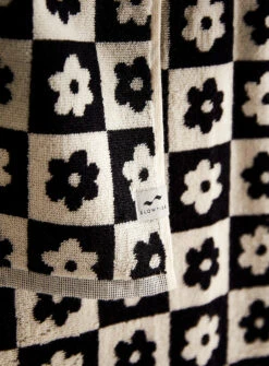 Slowtide Serviette De Bain - Gigi (Noire Et Crème) -Fillettes & Fiston Soldes slowtide serviette de bain gigi noire et creme 1