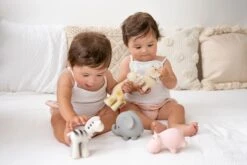 Tikiri Hochet Naturel Hippo -Fillettes & Fiston Soldes tikiri hochet naturel hippo 1