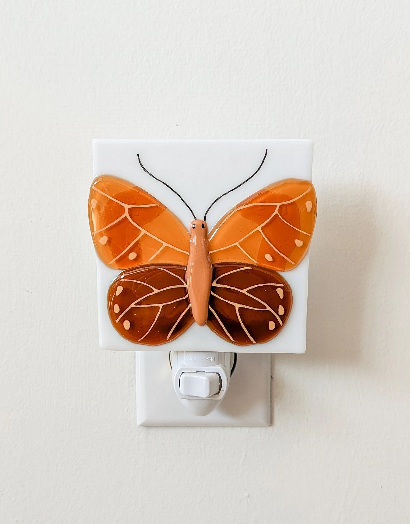 Veille Sur Toi Veilleuse La Volée De Papillons Orangé 3 Veille Sur Toi Veilleuse La Volée De Papillons Orangé